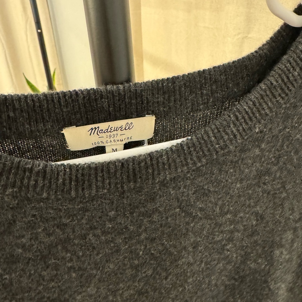 Madewell Dark Gray 100% Cashmere Pocket pullover long line Sweater Size Medium - Picture 2 of 4